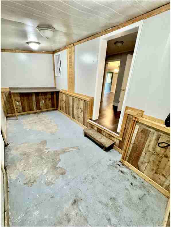 319 S Division St - Photo 7 of 16