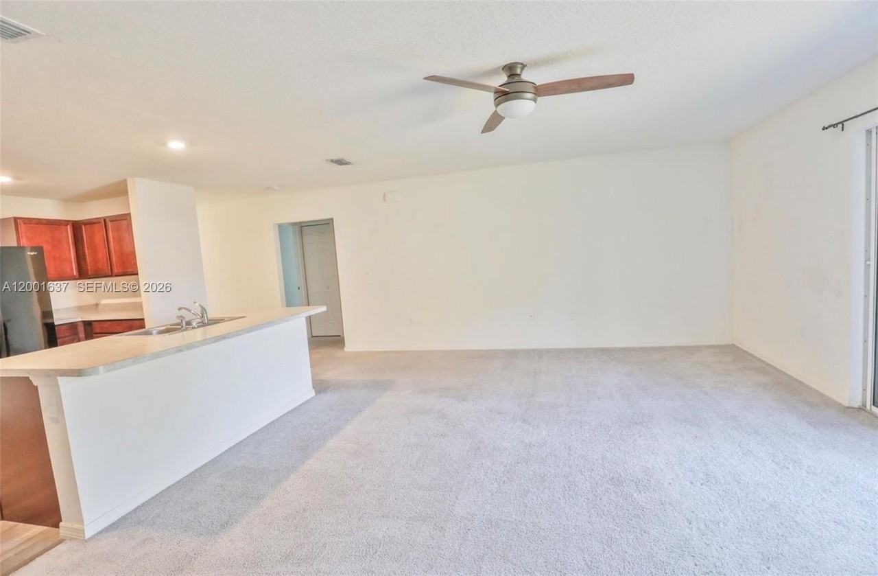 2352 Se Surrey Pl - Photo 5 of 19