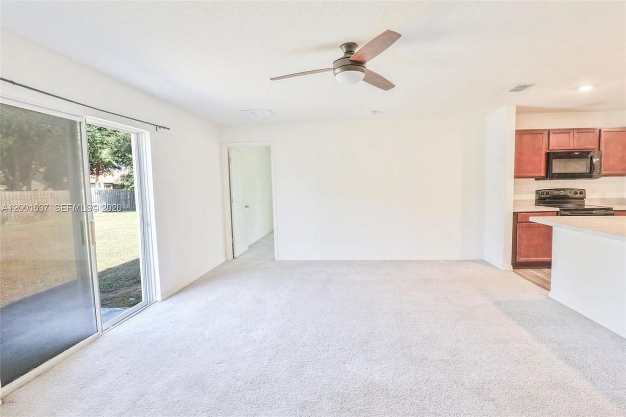 2352 Se Surrey Pl - Photo 6 of 19