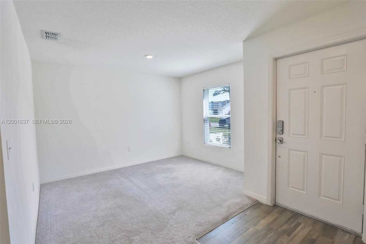 2352 Se Surrey Pl - Photo 7 of 19