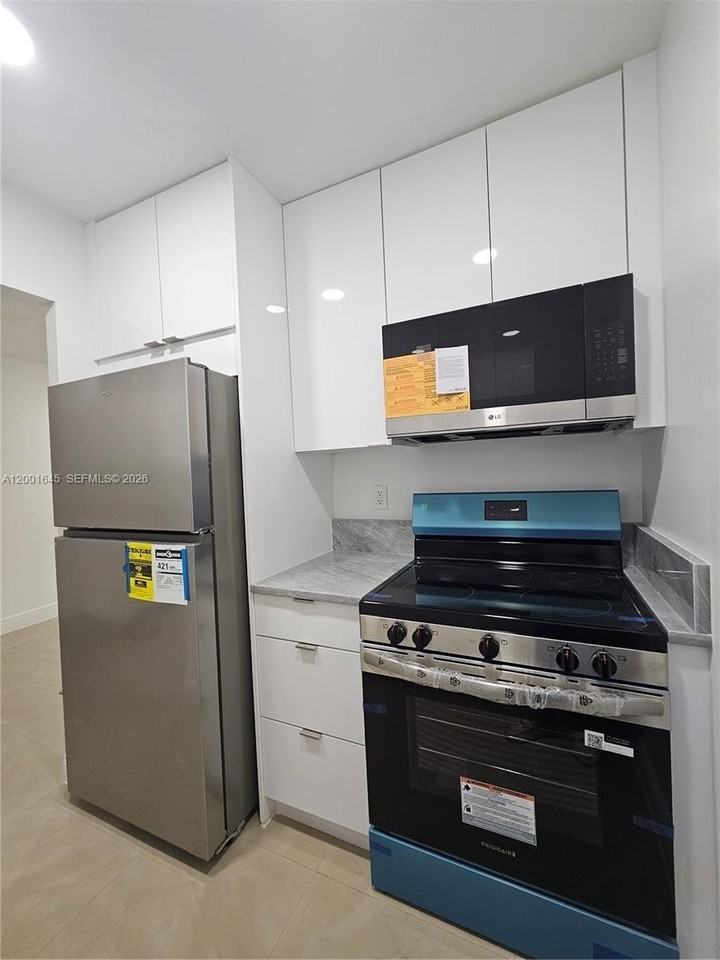 700 Ne 46th Ct #2 - Photo 7 of 19