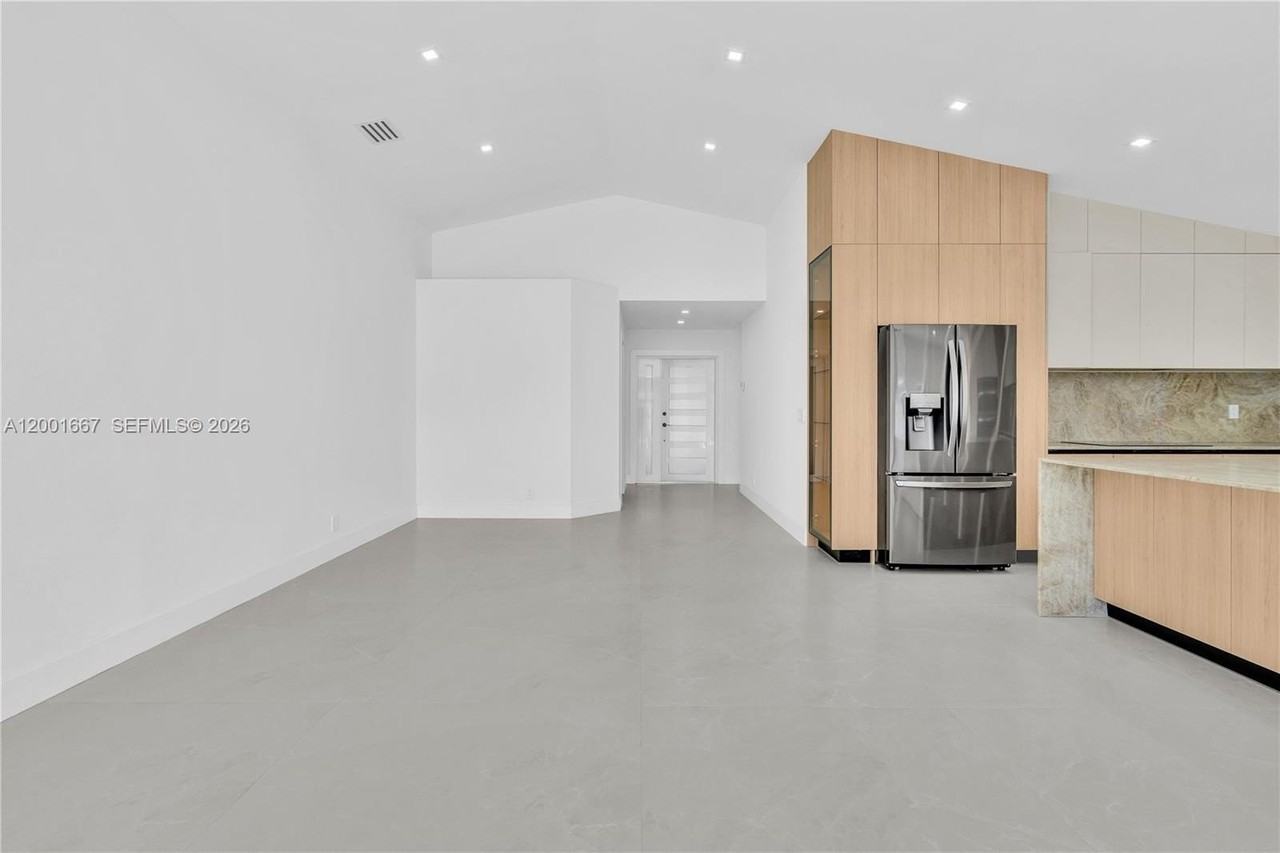 4967 Sw 32nd Way - Photo 7 of 28