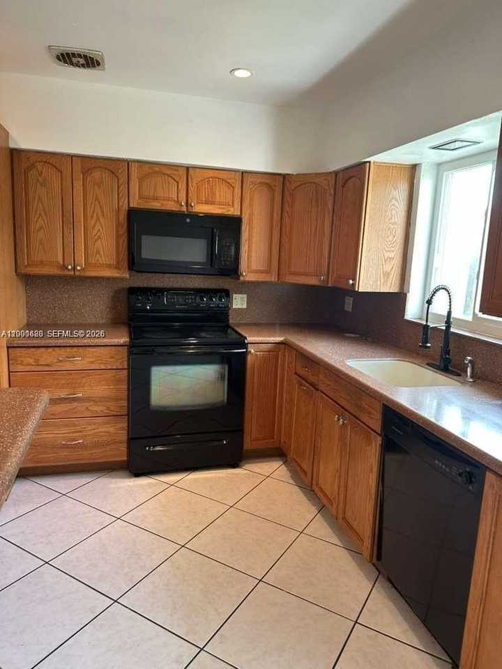 2458 Plunkett St #0 - Photo 6 of 18