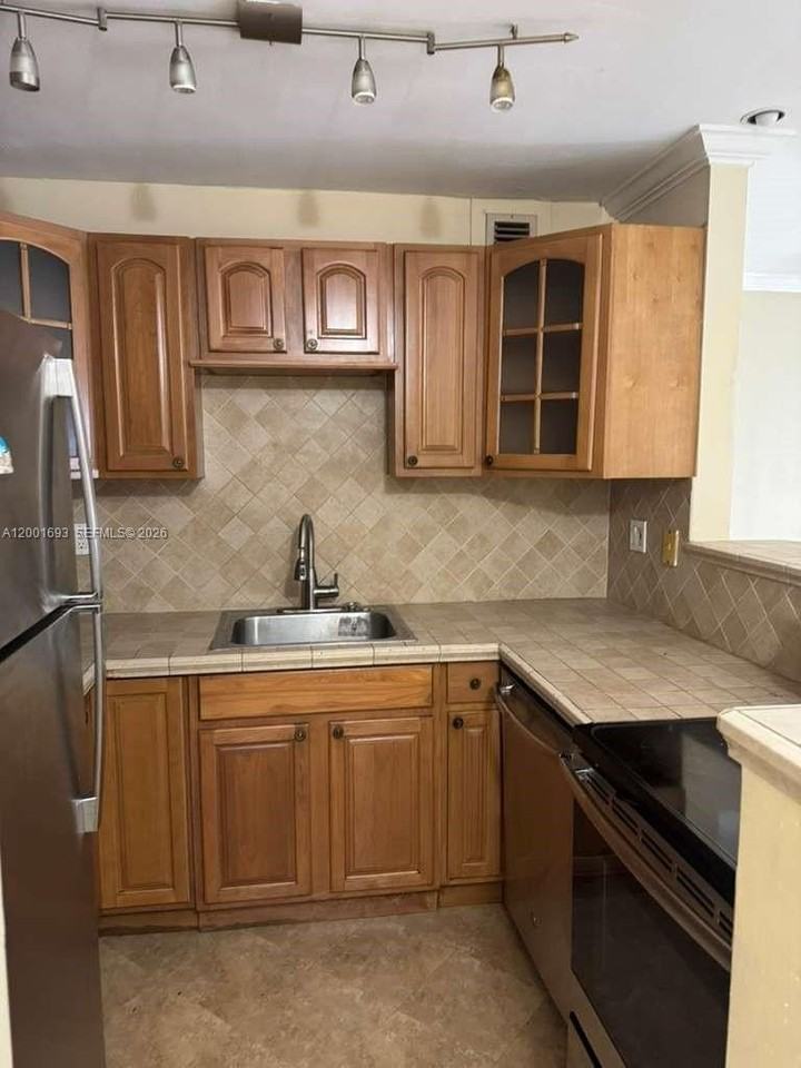 10383 N Kendall Dr #N1 - Photo 3 of 15