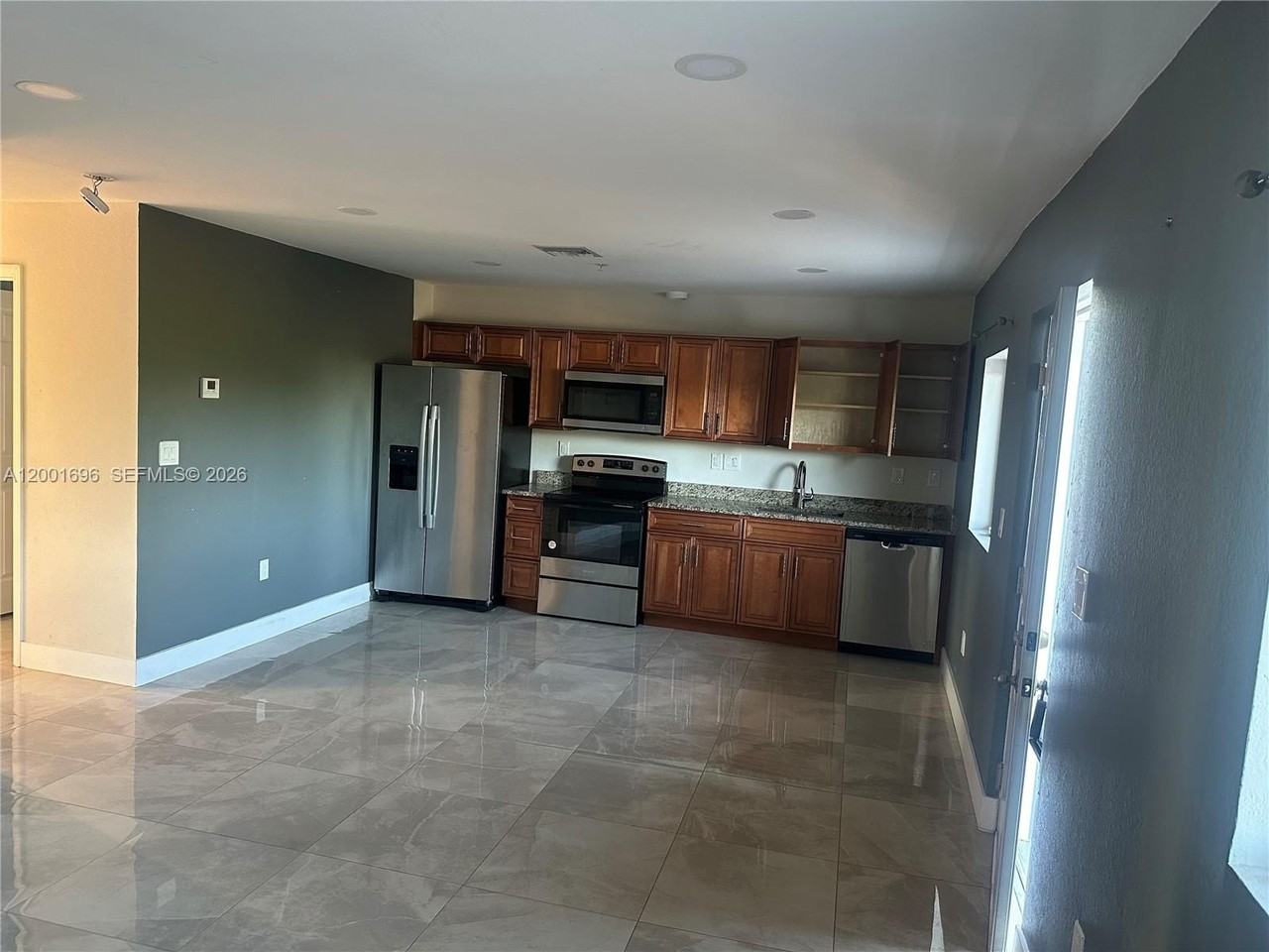 587 Nw 100th St #C - Photo 3 of 10