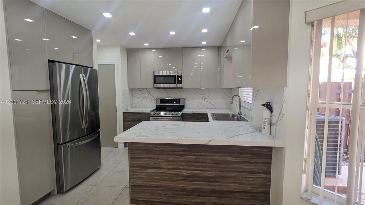 213 E Forest Oak Cir #213 - Photo 2 of 42