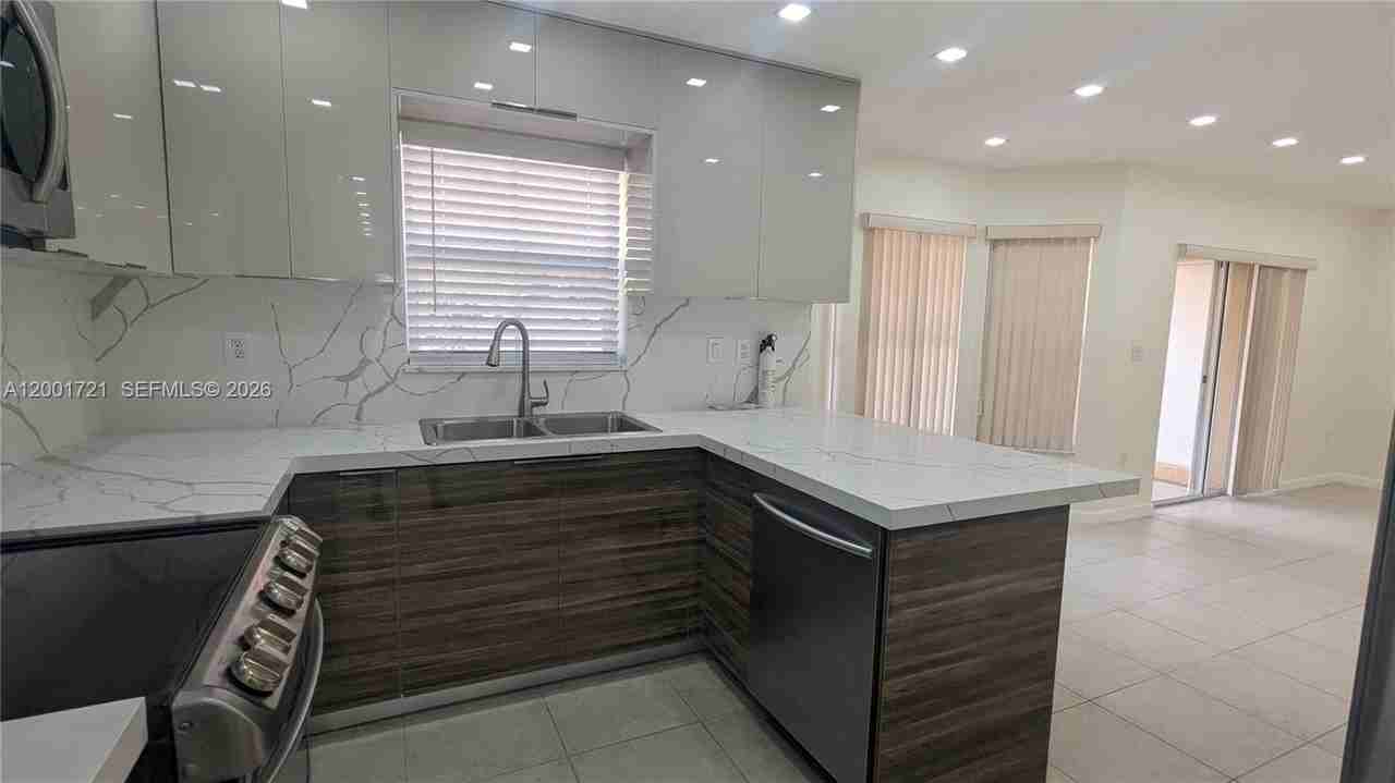 213 E Forest Oak Cir #213 - Photo 3 of 42