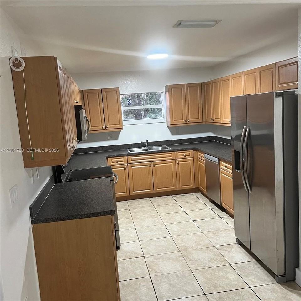 11896 Sw 224th St - Photo 2 of 7