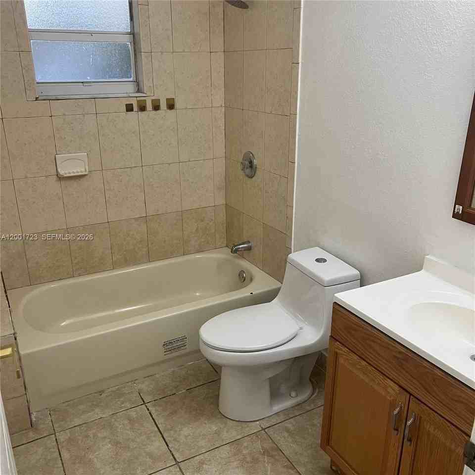 11896 Sw 224th St - Photo 3 of 7