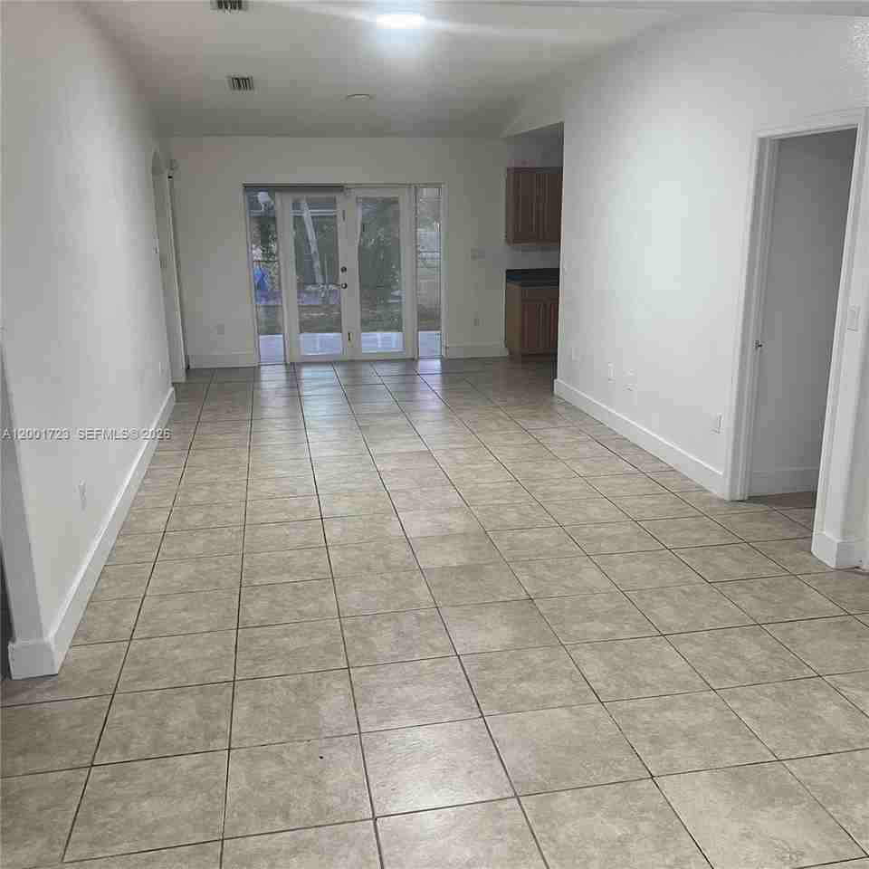 11896 Sw 224th St - Photo 4 of 7