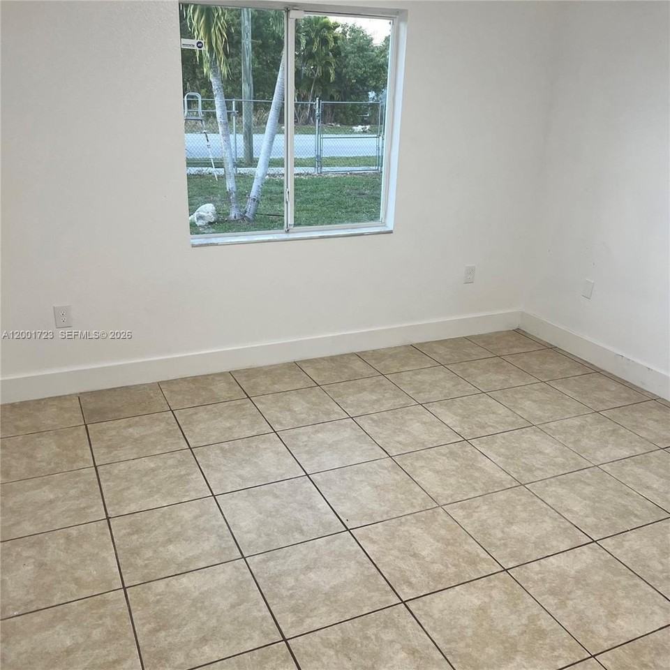 11896 Sw 224th St - Photo 5 of 7