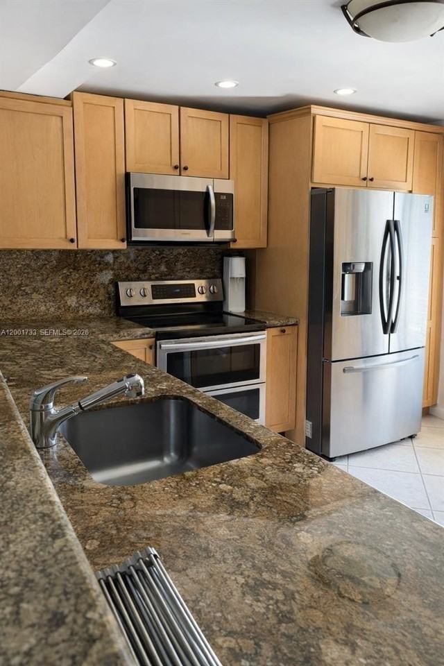 2661 Ne 164th St #40 - Photo 3 of 19