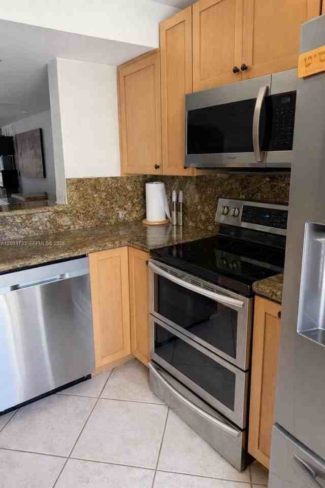 2661 Ne 164th St #40 - Photo 4 of 19