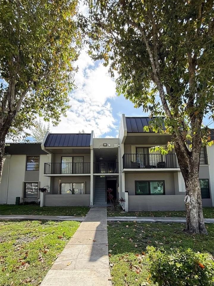 10403 N Kendall Dr #A209 - Photo 4 of 28