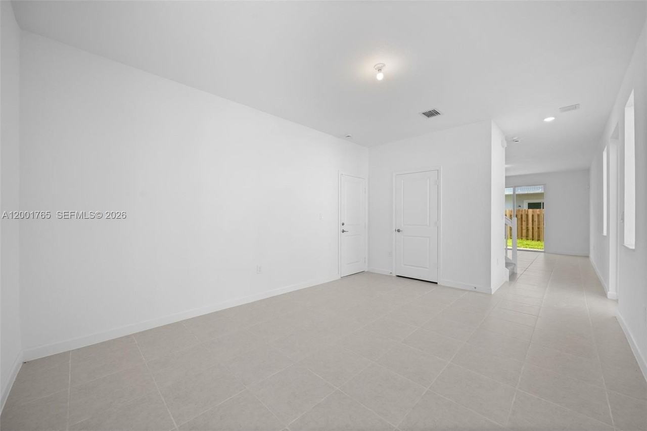 715 Se 15th St - Photo 6 of 33
