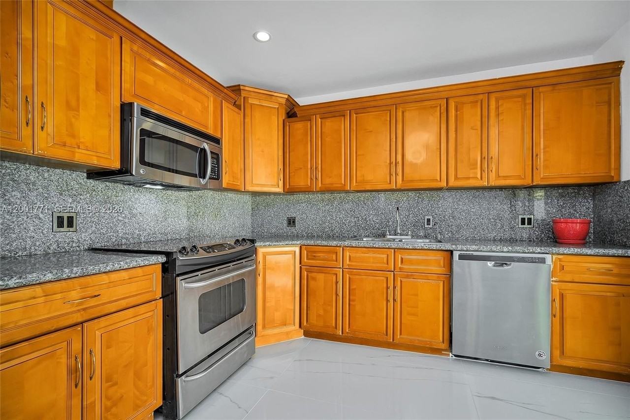 230 Cranwood Dr - Photo 6 of 25