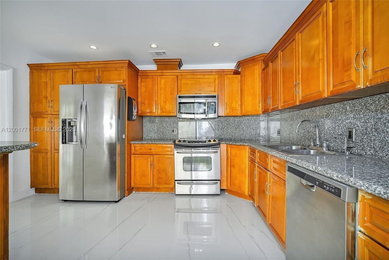 230 Cranwood Dr - Photo 7 of 25