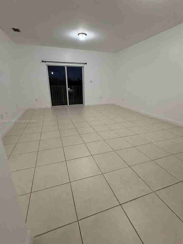 1300 Ne 109th St #404 - Photo 6 of 14