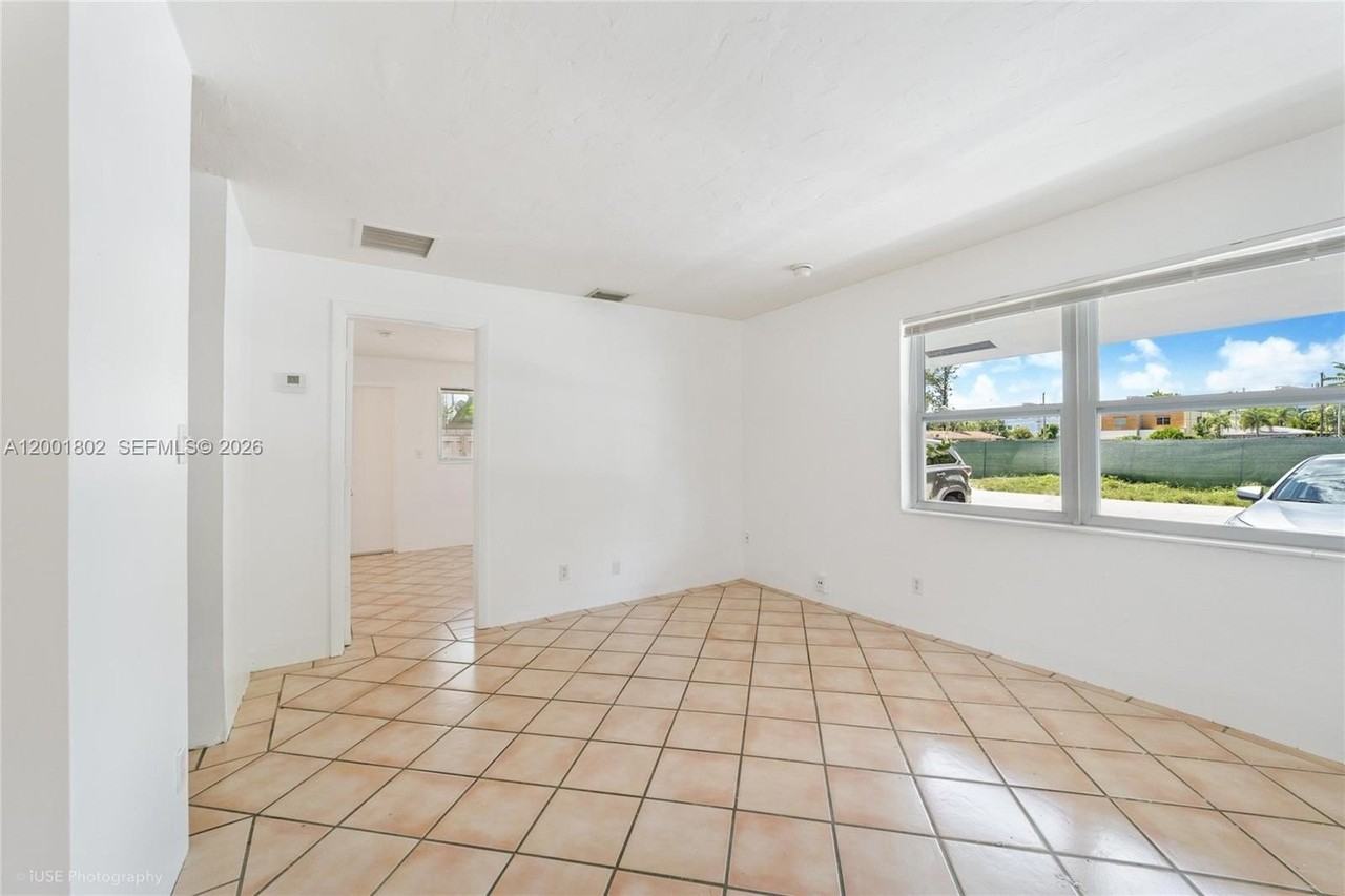 924 Ne 17th Ter #1 - Photo 4 of 12
