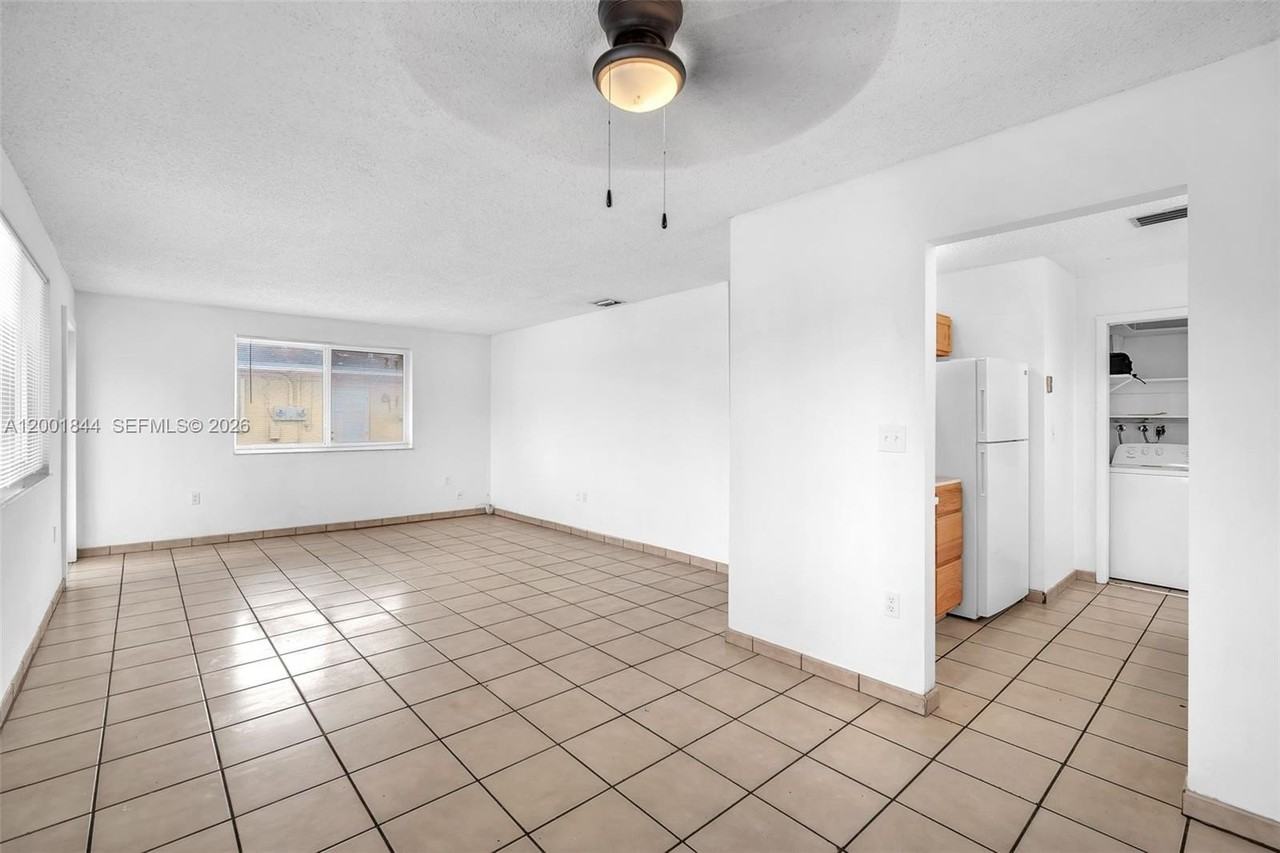 535 Nw 44th Ave #1 - Photo 4 of 23