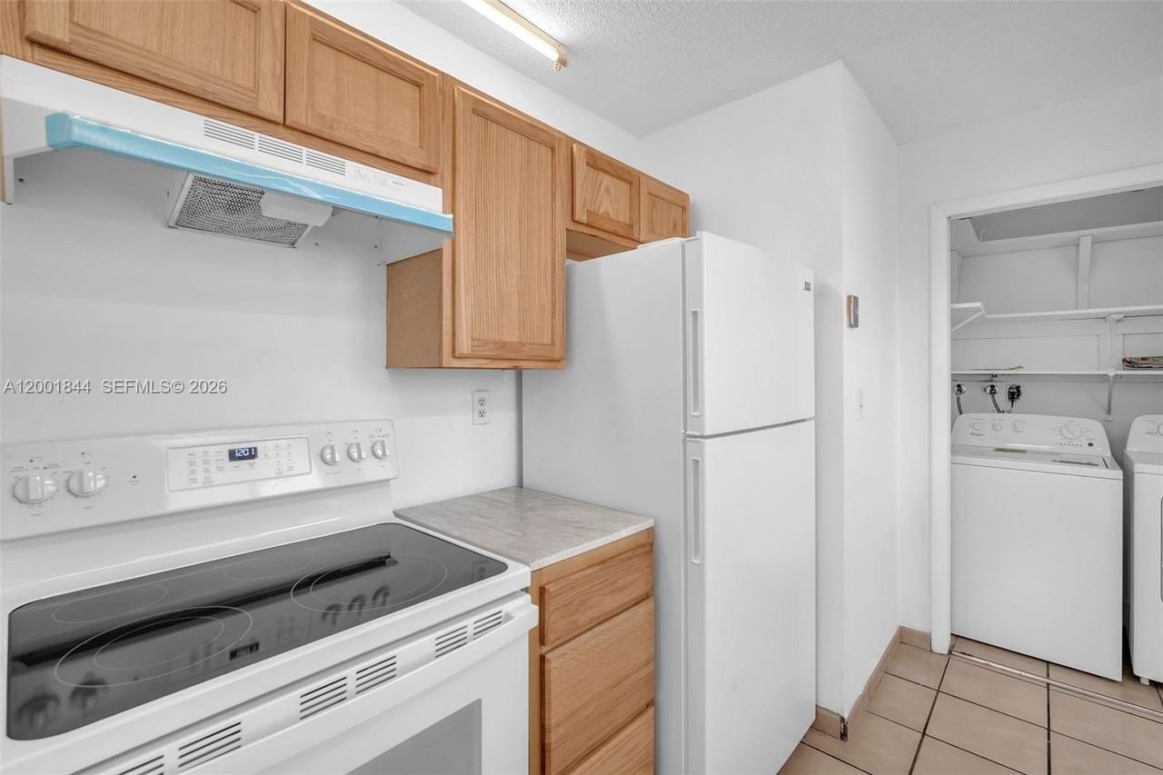 535 Nw 44th Ave #1 - Photo 7 of 23