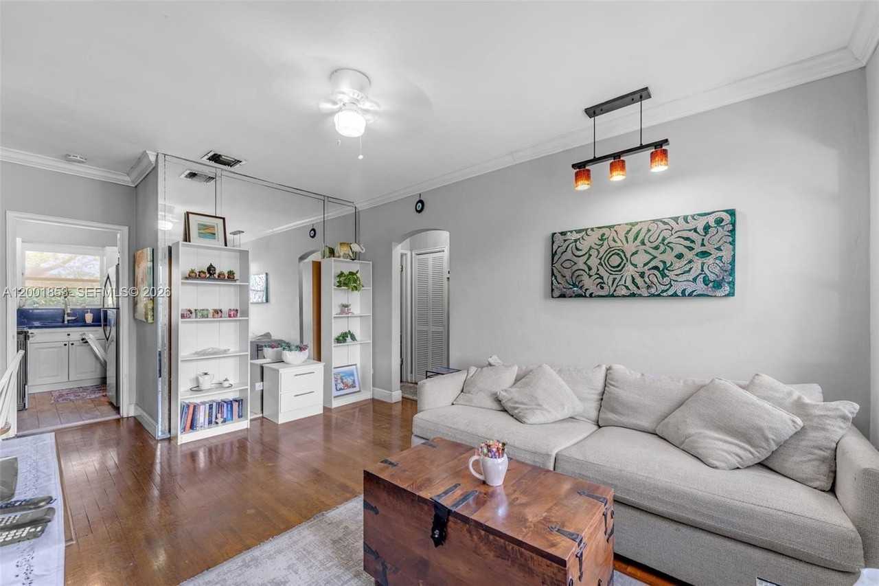 28 Almeria Ave #4 - Photo 3 of 20