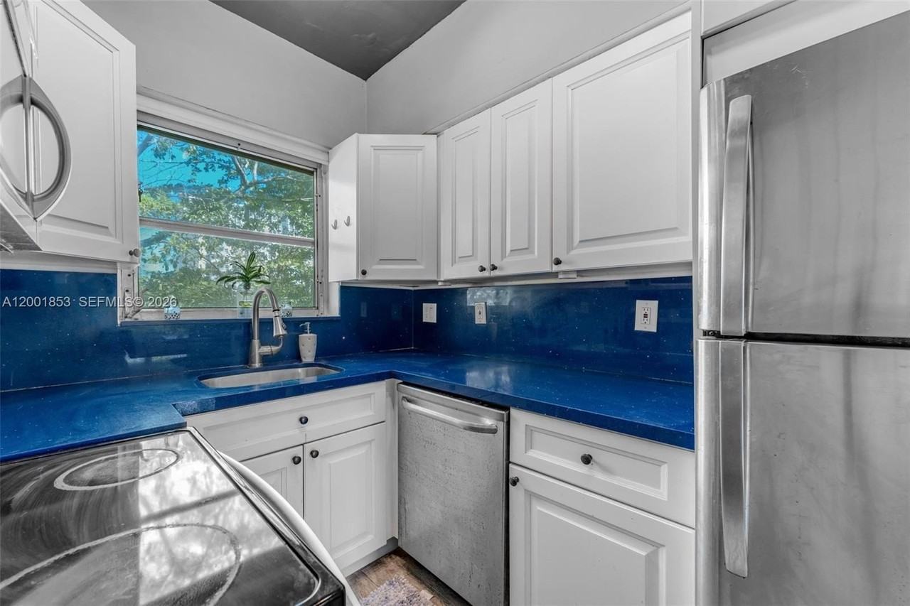 28 Almeria Ave #4 - Photo 5 of 20