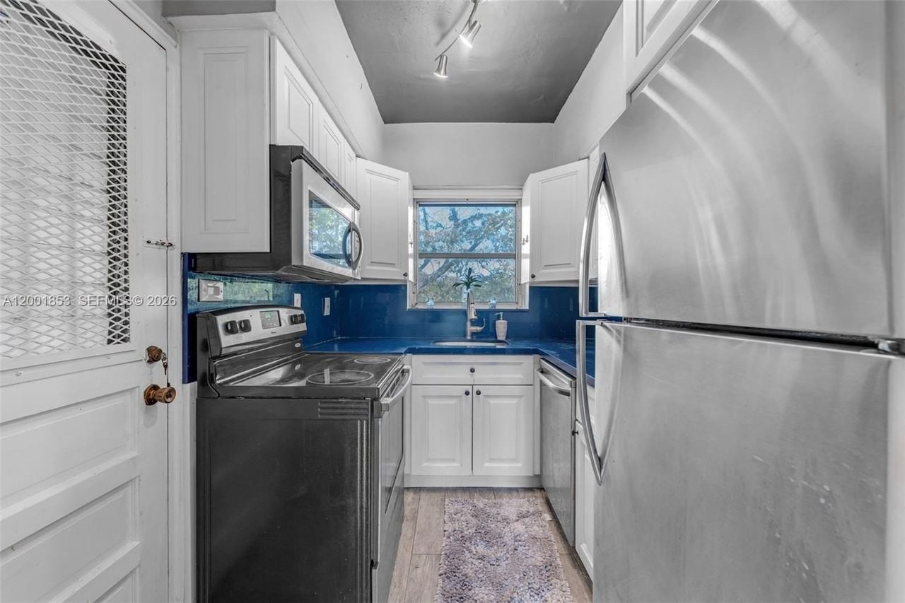 28 Almeria Ave #4 - Photo 6 of 20