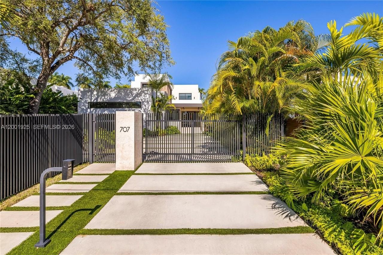 707 Ne 77th St #NA - Photo 2 of 39