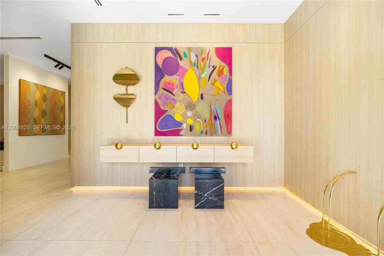 707 Ne 77th St #NA - Photo 4 of 39