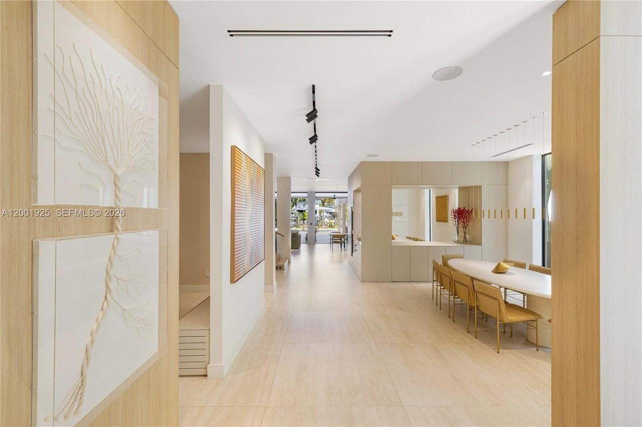 707 Ne 77th St #NA - Photo 5 of 39