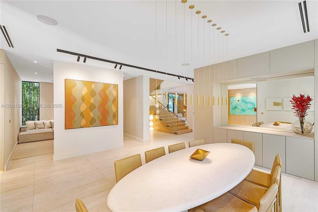 707 Ne 77th St #NA - Photo 7 of 39