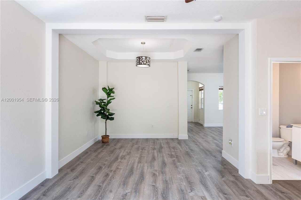 12722 Sw 49th Ct - Photo 3 of 34