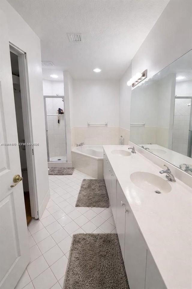 5724 Nw 112th Pl #5724 - Photo 3 of 11