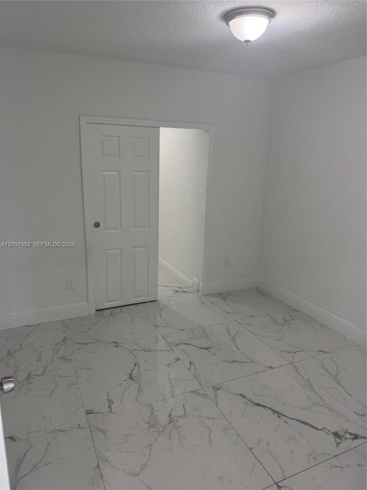 19710 Nw 46th Ave #1 - Photo 3 of 11