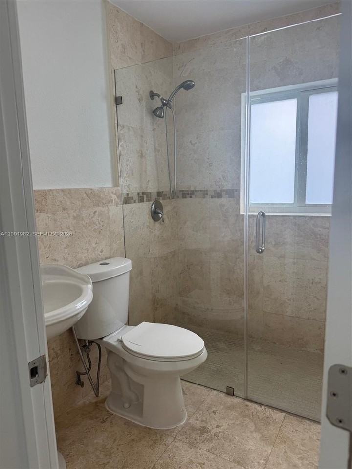 19710 Nw 46th Ave #1 - Photo 4 of 11