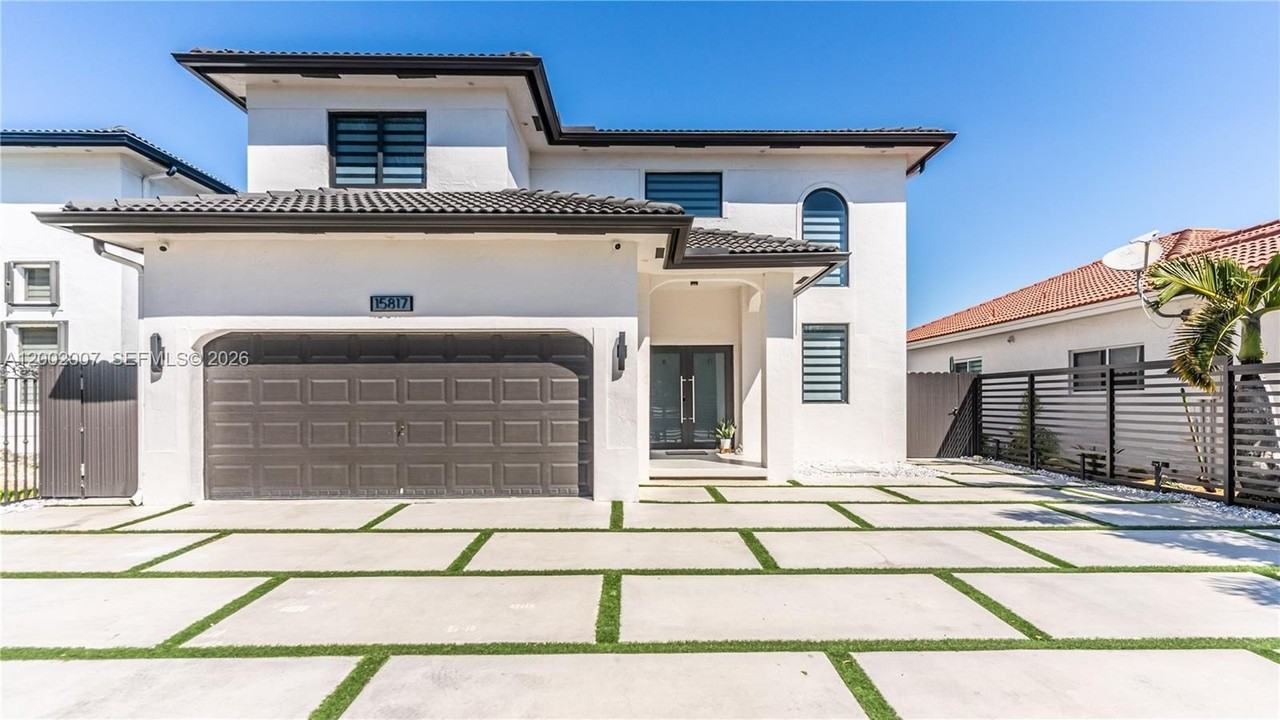 15817 Sw 138th Ter - Photo 2 of 37