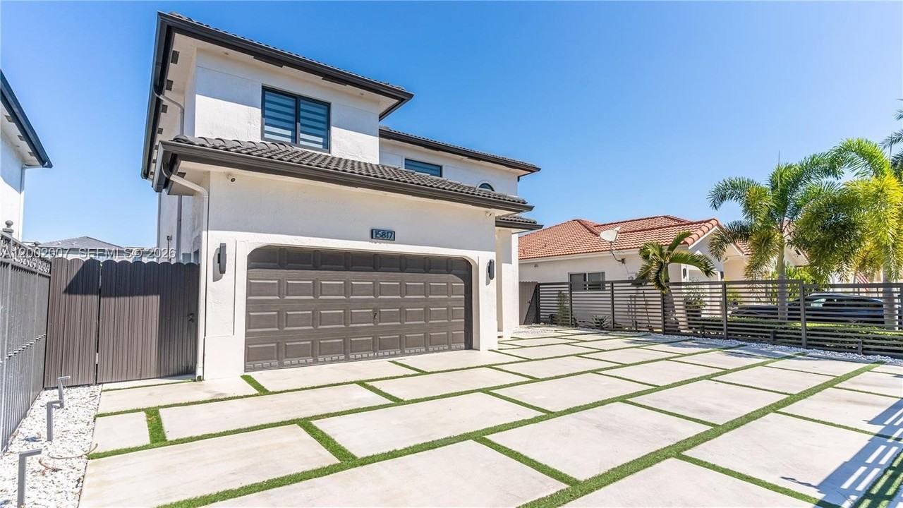 15817 Sw 138th Ter - Photo 4 of 37