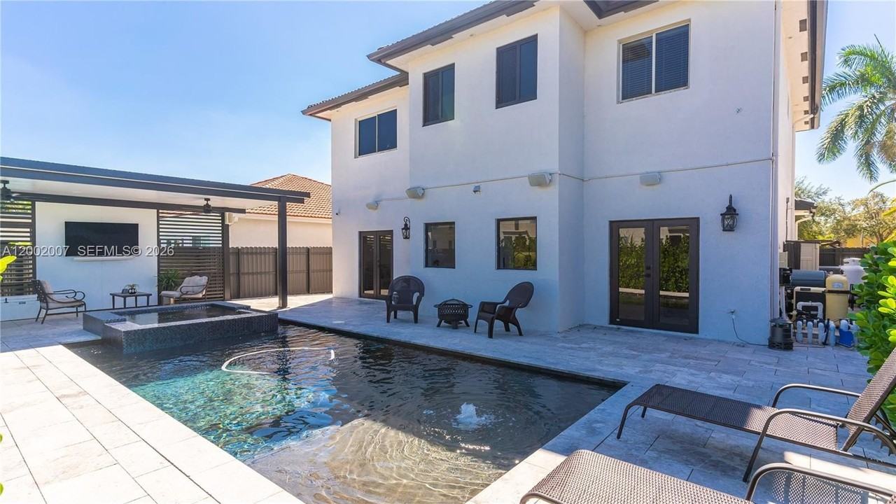 15817 Sw 138th Ter - Photo 7 of 37