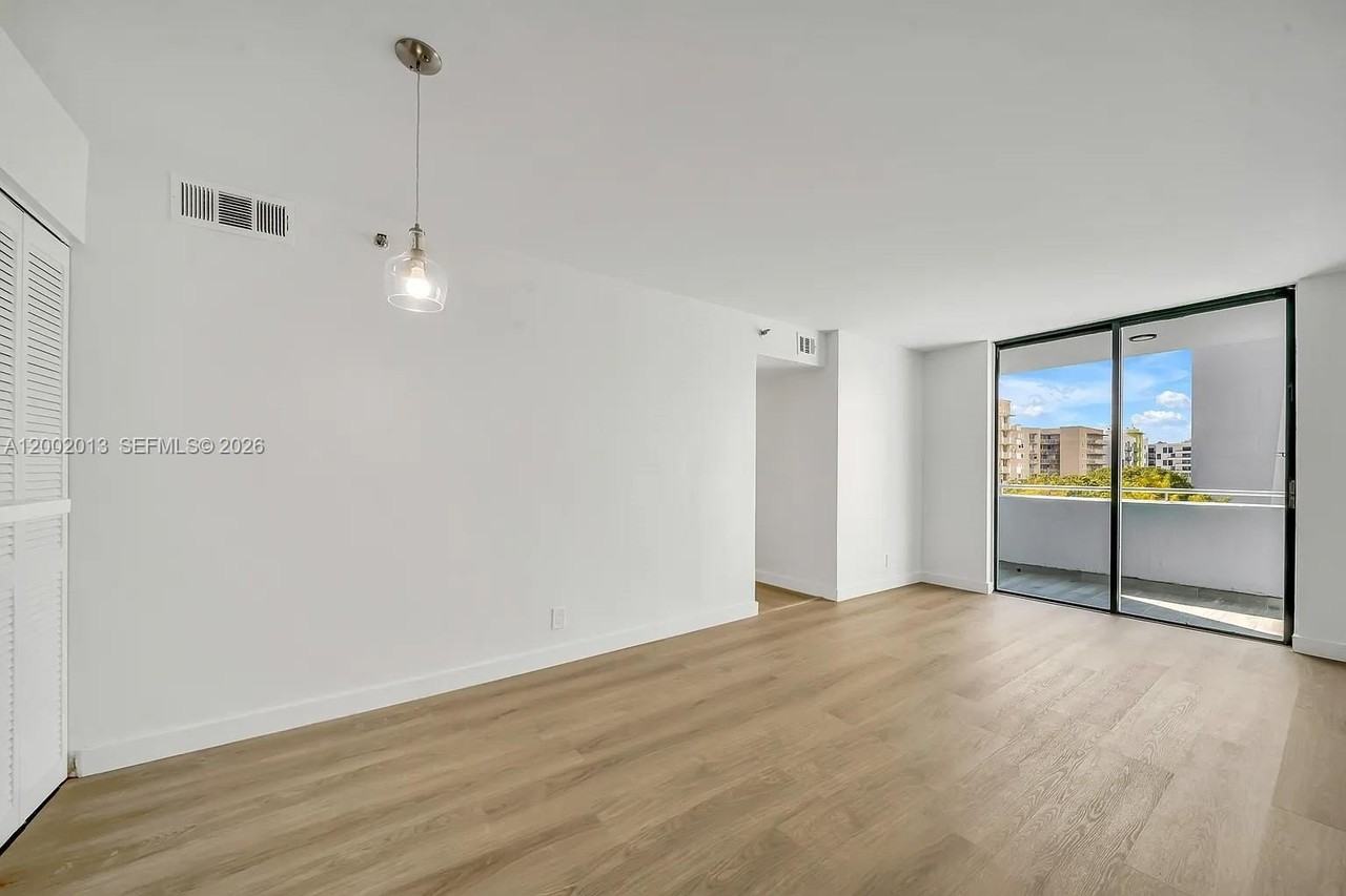 501 Sw 1st St #502 - Photo 2 of 24