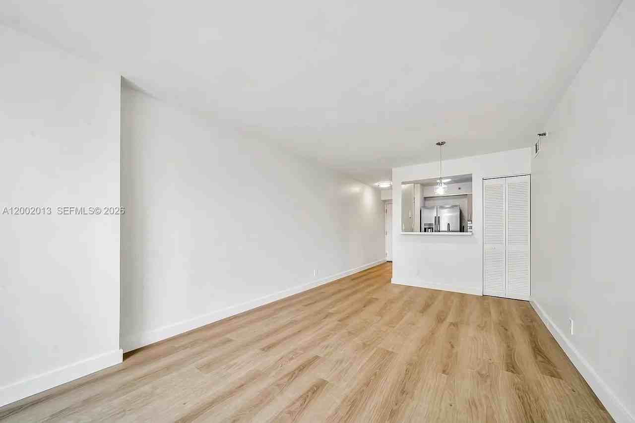 501 Sw 1st St #502 - Photo 4 of 24
