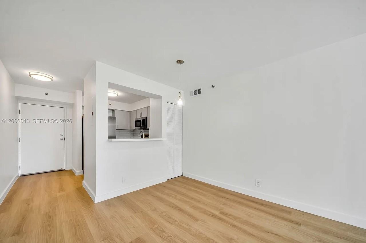 501 Sw 1st St #502 - Photo 5 of 24