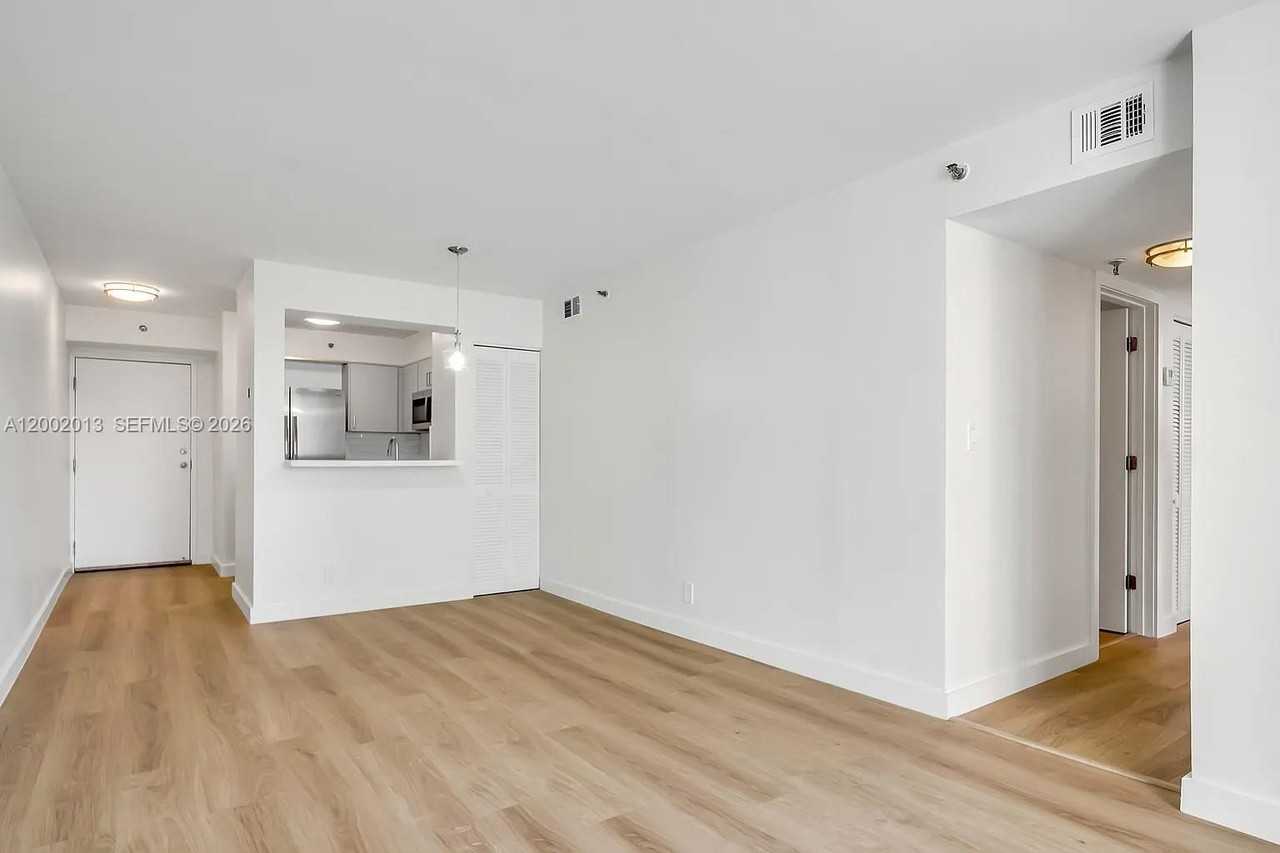 501 Sw 1st St #502 - Photo 6 of 24