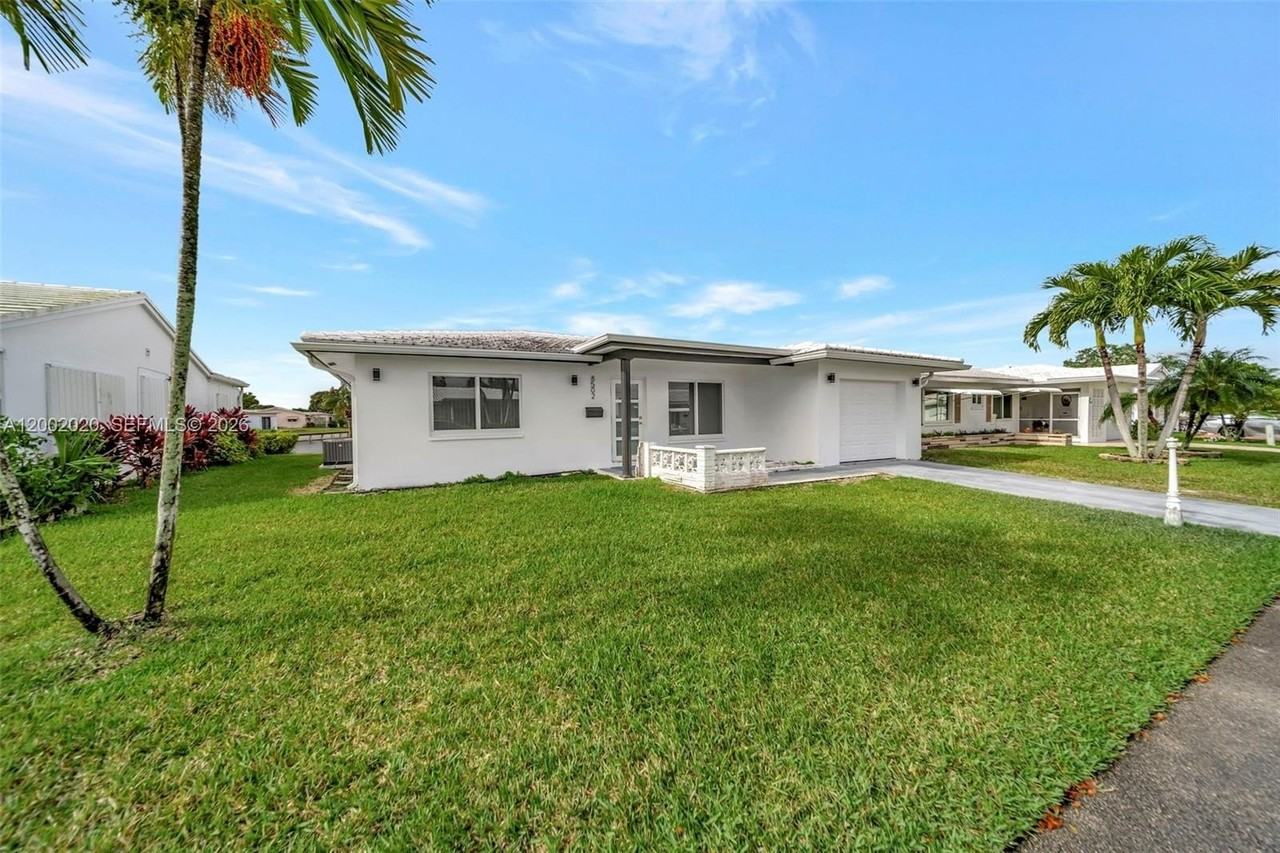 8502 Nw 59th St - Photo 3 of 18