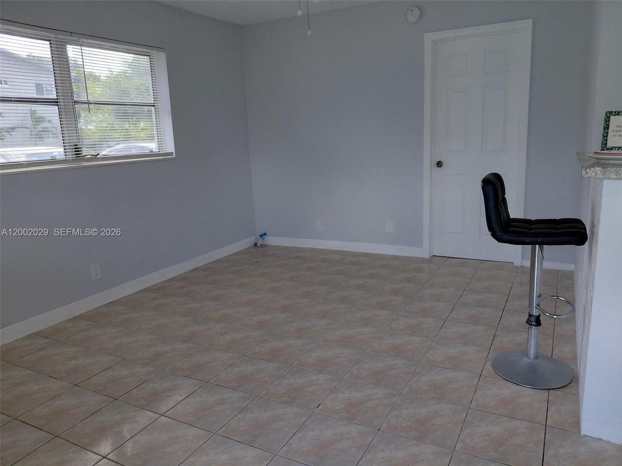 1433 Sw 24th Ct #1 - Photo 7 of 17