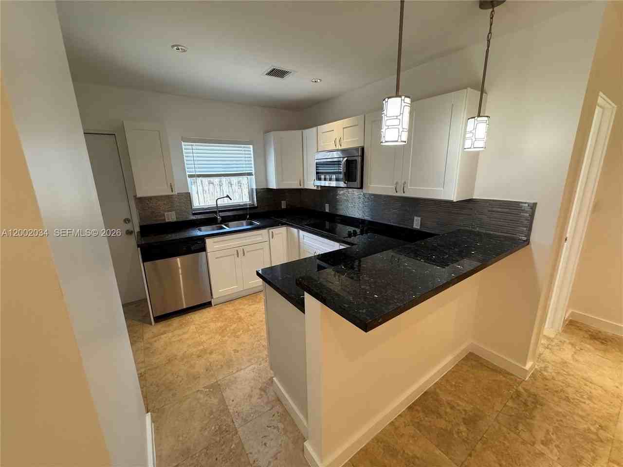 2724 Ne 15th St #4 - Photo 3 of 16