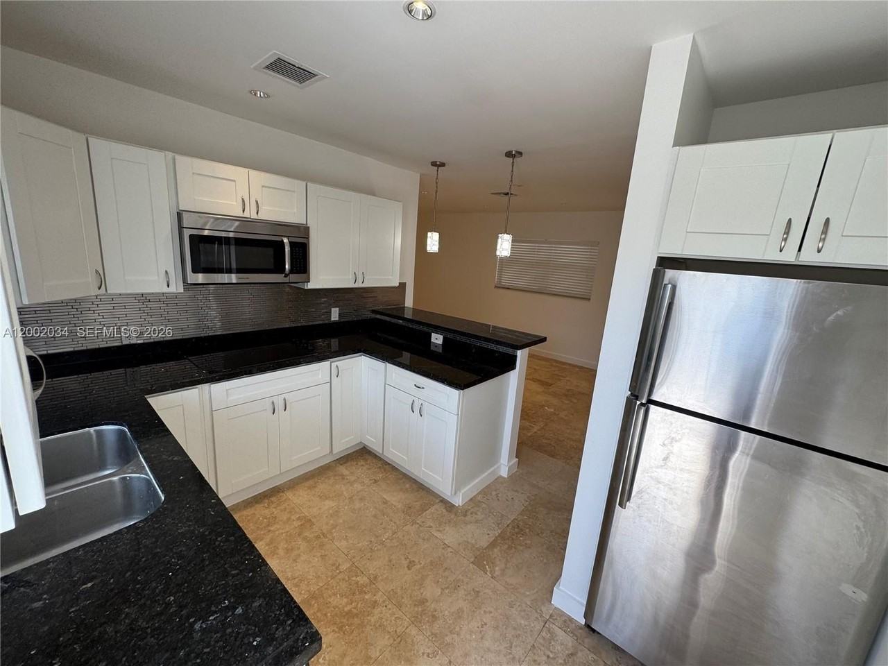 2724 Ne 15th St #4 - Photo 4 of 16