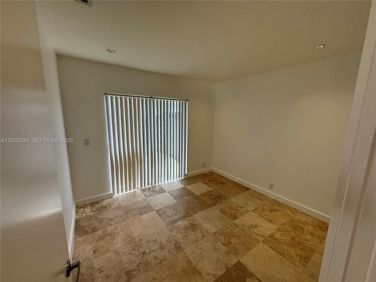 2724 Ne 15th St #4 - Photo 7 of 16