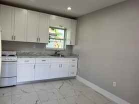 922 Nw 2nd St #4 - Photo 1 of 1
