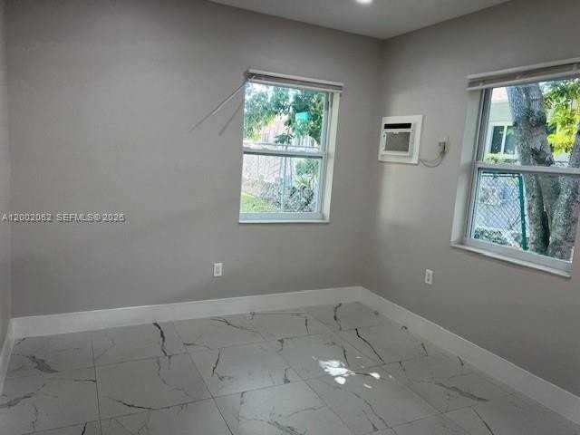 922 Nw 2nd St #4 - Photo 2 of 14